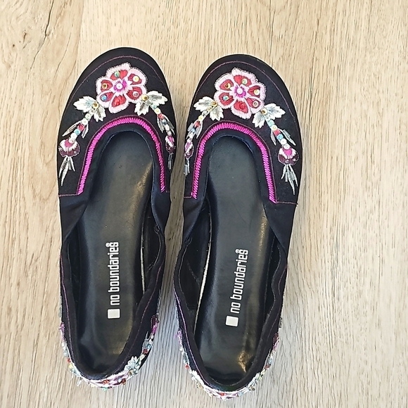 NO Boundaries Embroidered Floral Flats size 6 Excellent used Shape - Picture 2 of 9